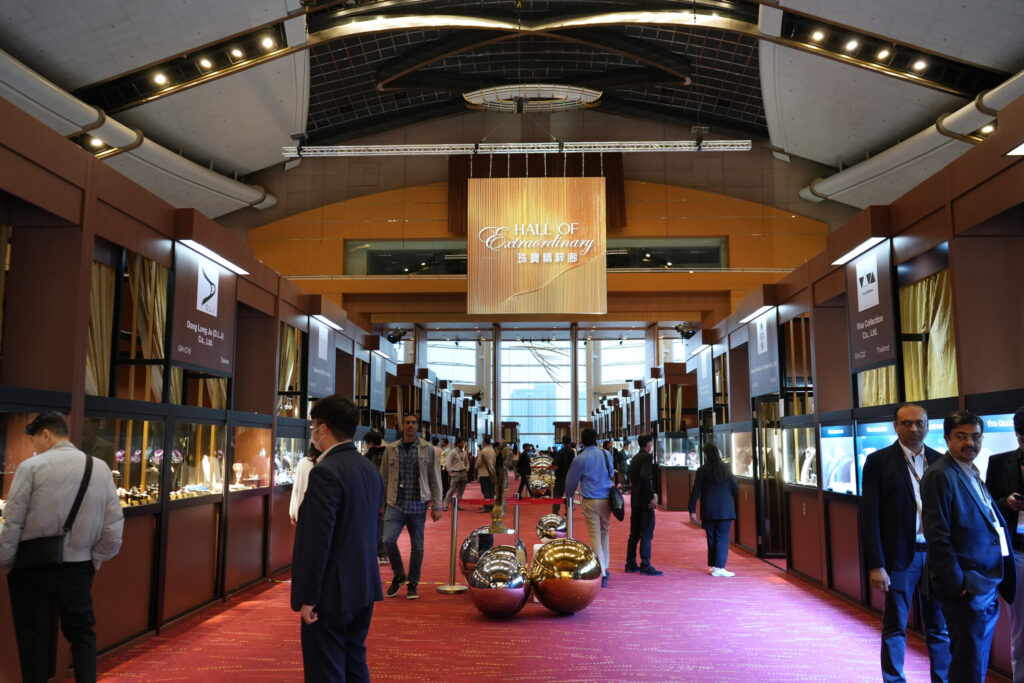 香港会展中心珠宝精粹廊展区买家云集