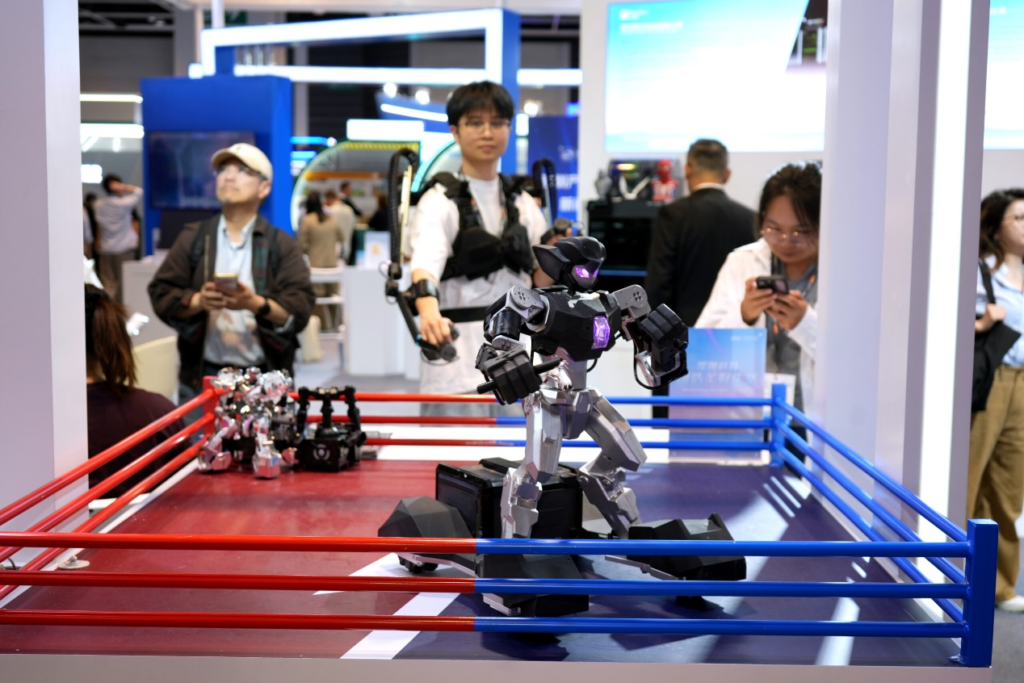 拳击比赛中的迷你机器人