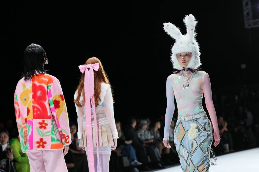 Be sure to mark your schedule for a stunning fashion shows lineup!